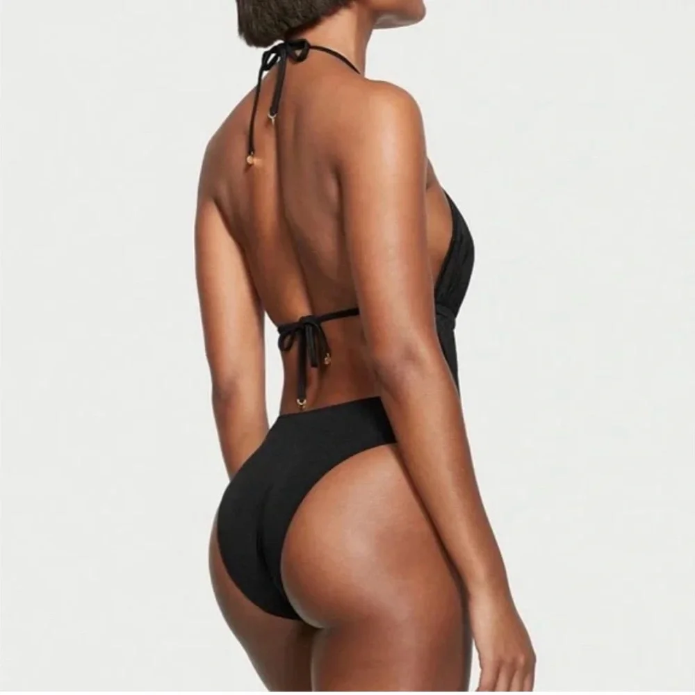 Victoria’s Secret High Neck KeyHole Monokini Black Swimsuit size Medium NWT